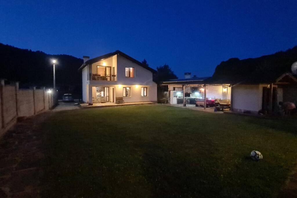 Двете Къщи В Планината Villa Beli Osŭm Exterior photo