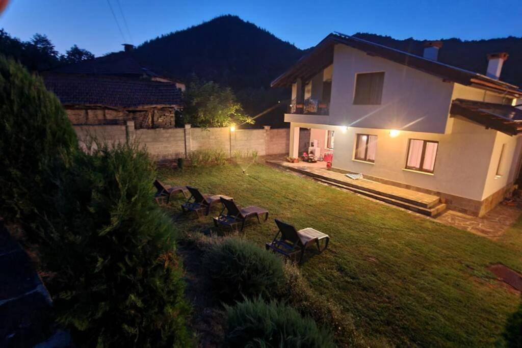 Двете Къщи В Планината Villa Beli Osŭm Exterior photo