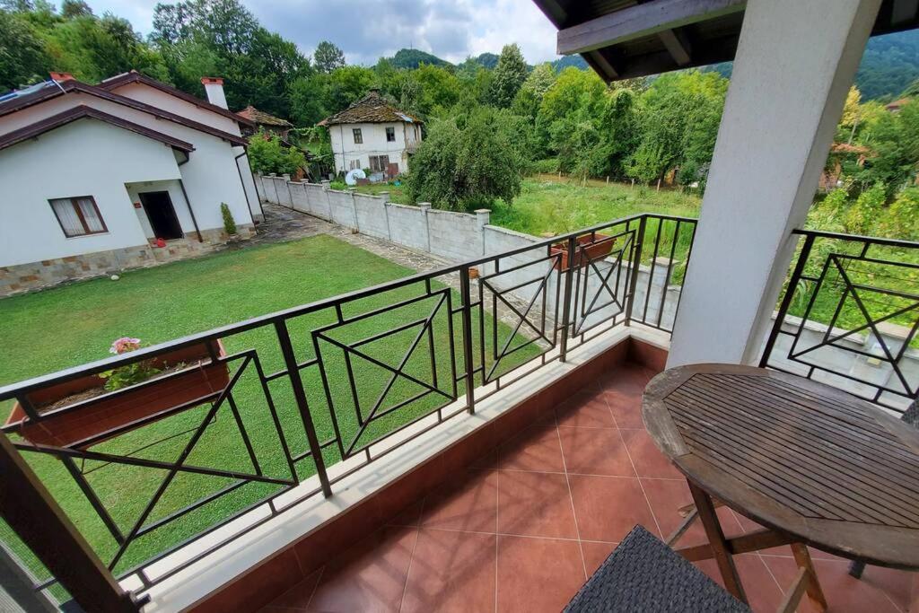 Двете Къщи В Планината Villa Beli Osŭm Exterior photo